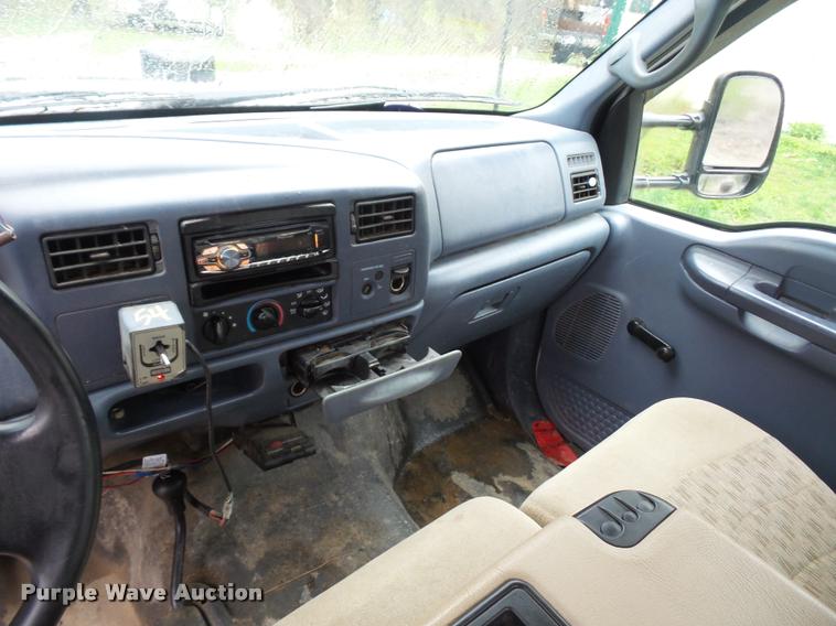 image for item L4664 1999 Ford F350 Super Duty SuperCab pickup truck