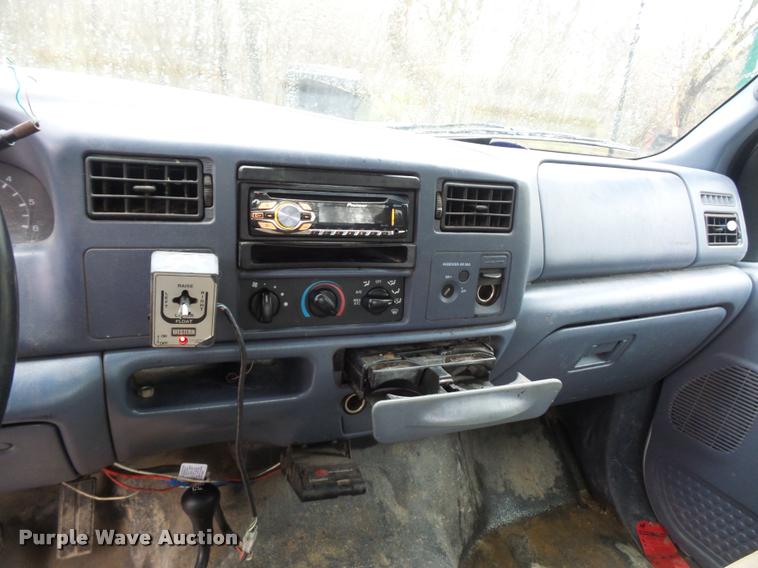 image for item L4664 1999 Ford F350 Super Duty SuperCab pickup truck