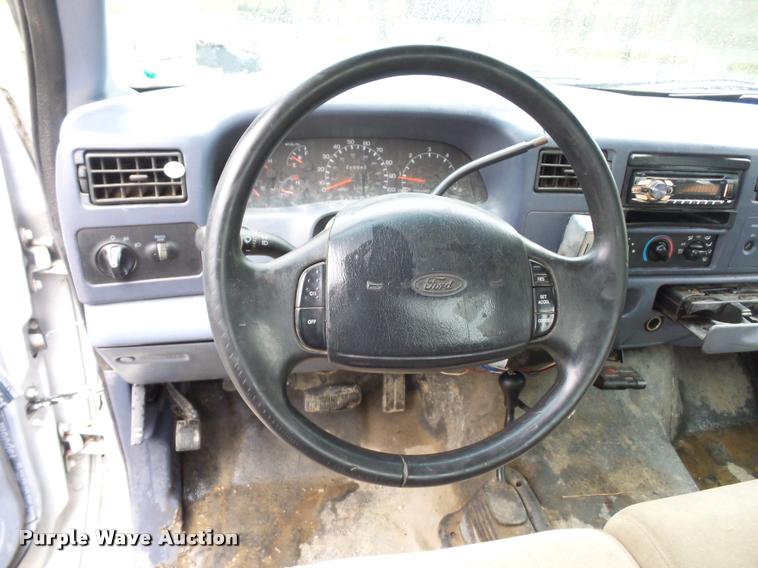 image for item L4664 1999 Ford F350 Super Duty SuperCab pickup truck