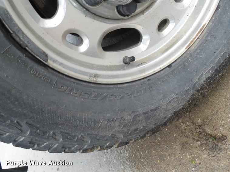 image for item L4666 2003 Chevrolet Silverado 2500HD Crew Cab pickup truck