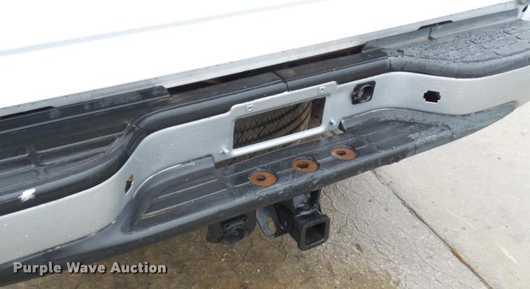 image for item L4666 2003 Chevrolet Silverado 2500HD Crew Cab pickup truck