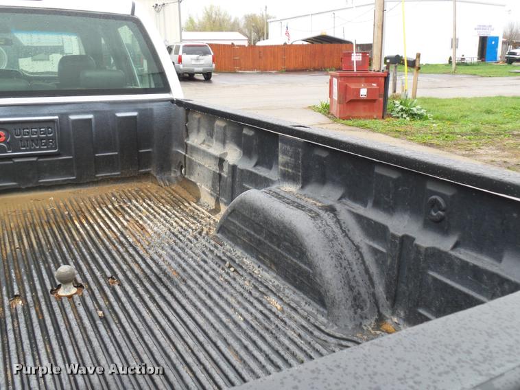 image for item L4666 2003 Chevrolet Silverado 2500HD Crew Cab pickup truck