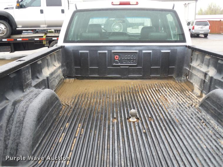 image for item L4666 2003 Chevrolet Silverado 2500HD Crew Cab pickup truck