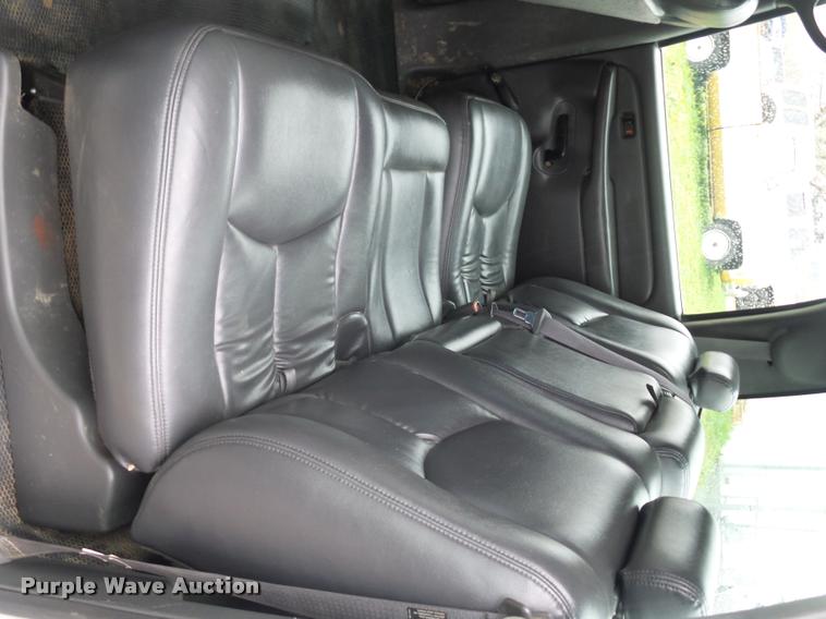 image for item L4666 2003 Chevrolet Silverado 2500HD Crew Cab pickup truck