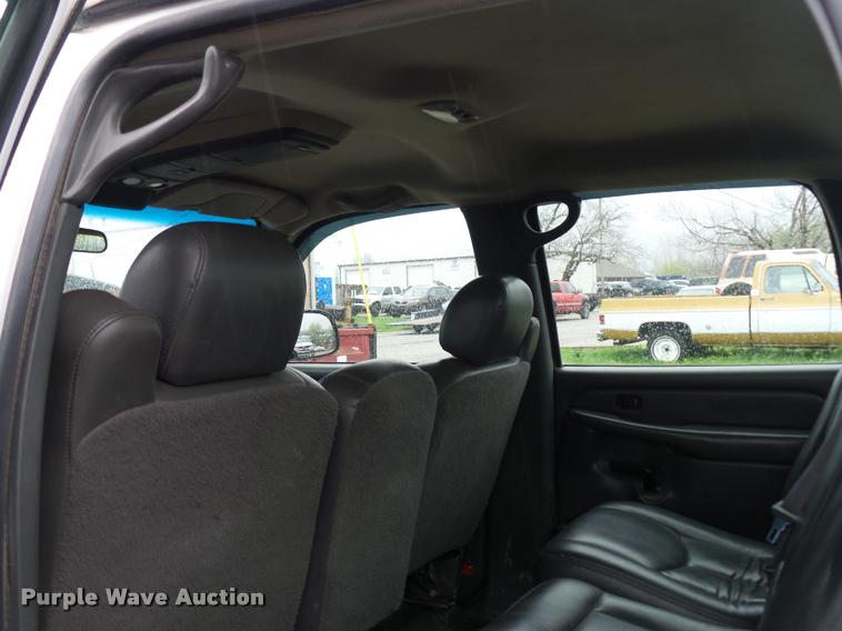 image for item L4666 2003 Chevrolet Silverado 2500HD Crew Cab pickup truck