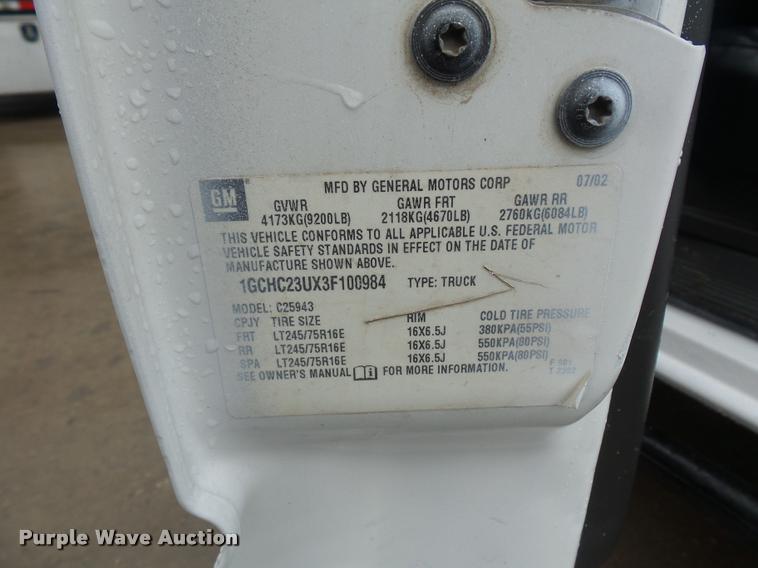 image for item L4666 2003 Chevrolet Silverado 2500HD Crew Cab pickup truck