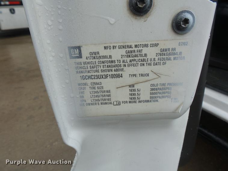 image for item L4666 2003 Chevrolet Silverado 2500HD Crew Cab pickup truck