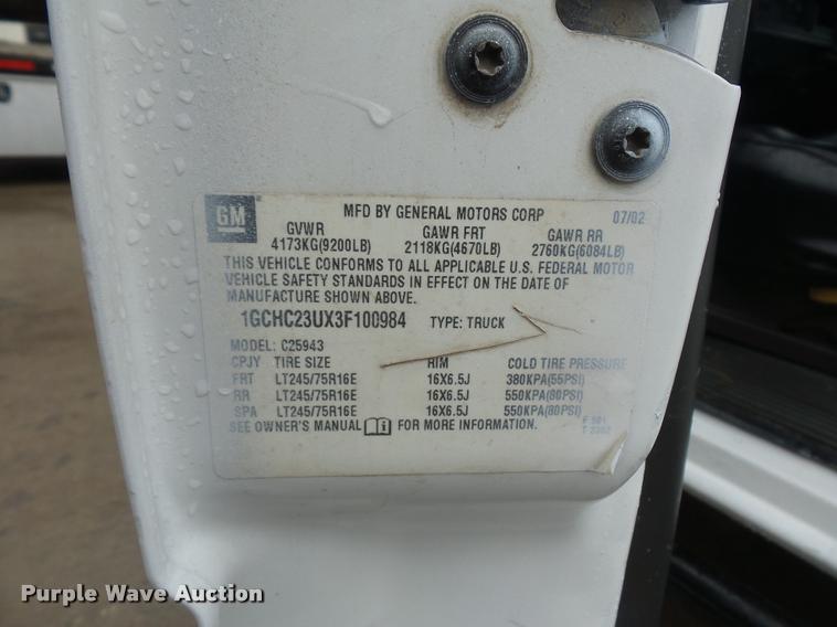 image for item L4666 2003 Chevrolet Silverado 2500HD Crew Cab pickup truck