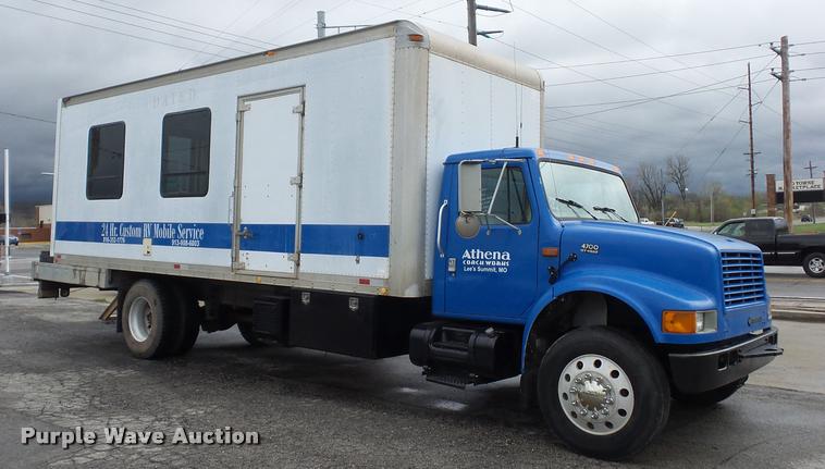 image for item L4667 2001 International 4700 mobile office truck with generator