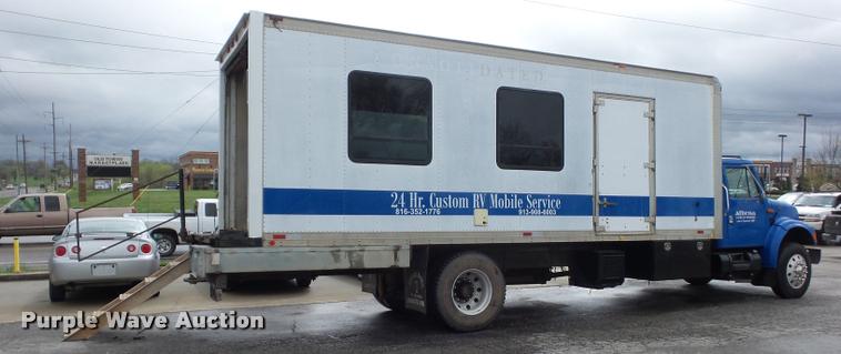 image for item L4667 2001 International 4700 mobile office truck with generator