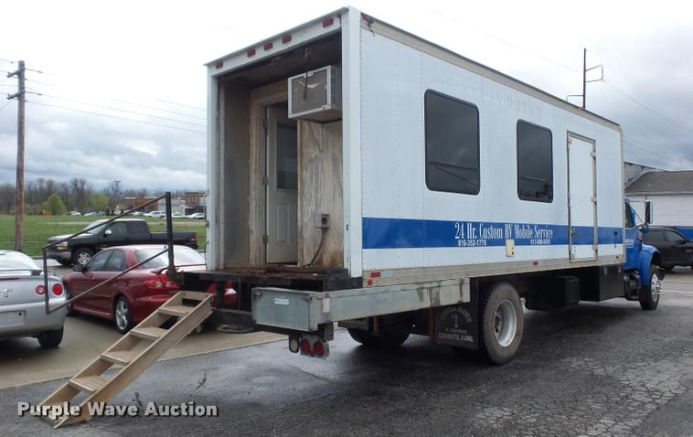image for item L4667 2001 International 4700 mobile office truck with generator