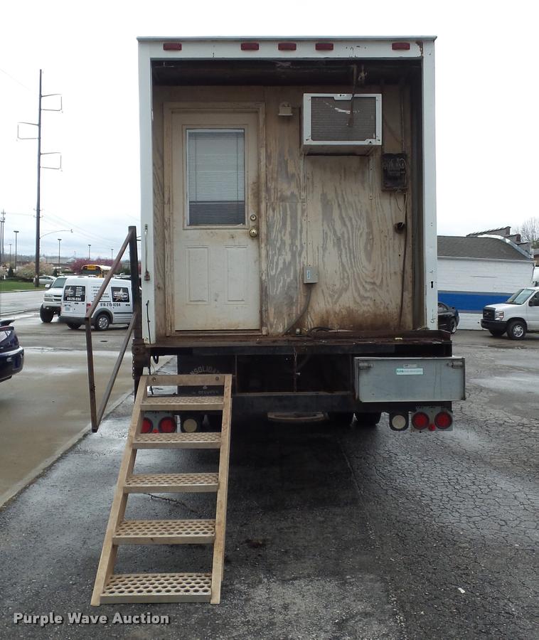 image for item L4667 2001 International 4700 mobile office truck with generator