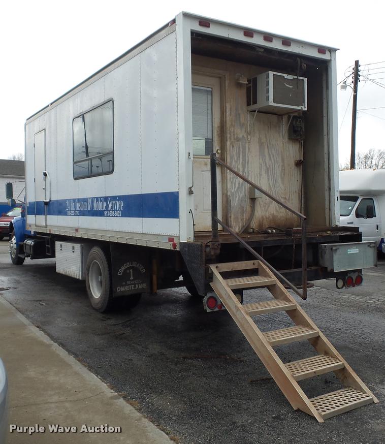 image for item L4667 2001 International 4700 mobile office truck with generator