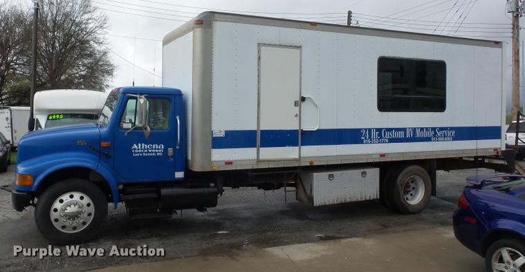 image for item L4667 2001 International 4700 mobile office truck with generator