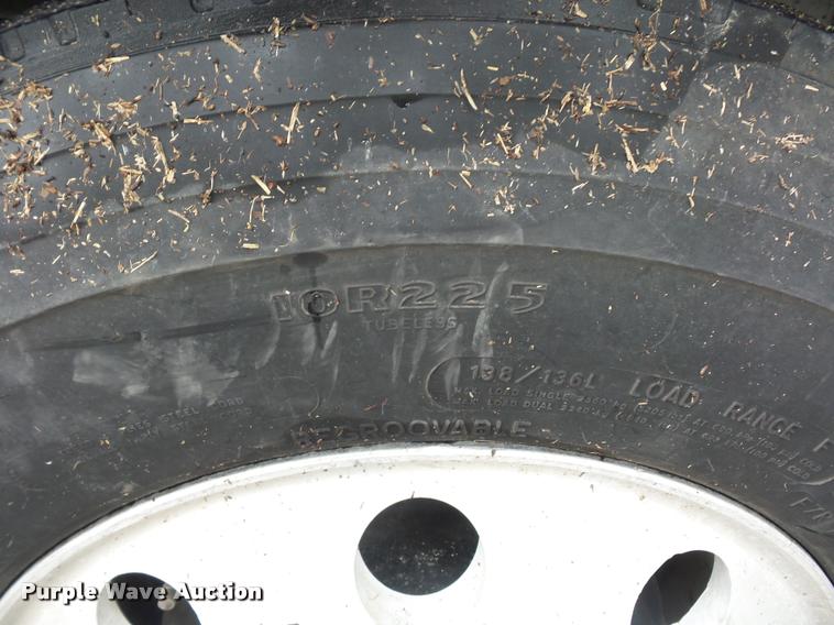 image for item L4667 2001 International 4700 mobile office truck with generator