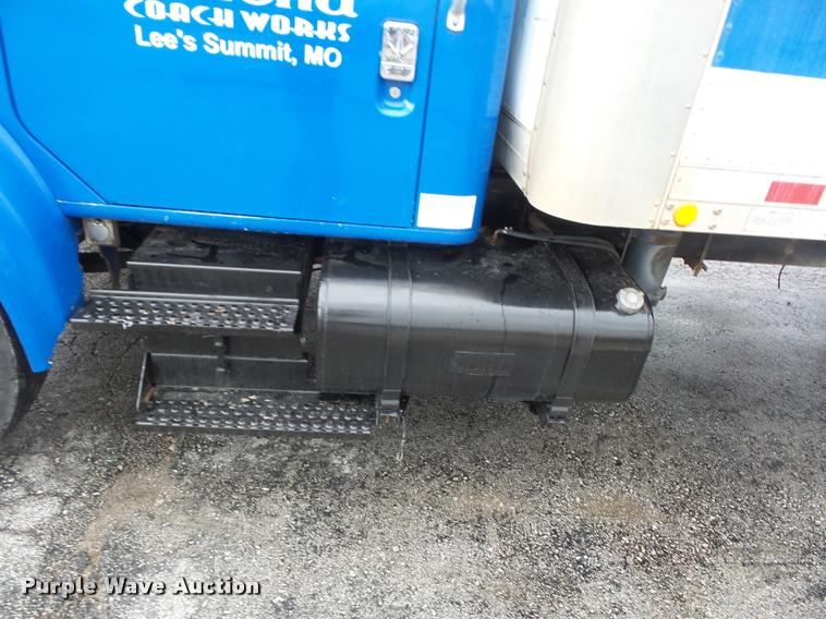 image for item L4667 2001 International 4700 mobile office truck with generator