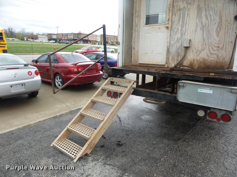 image for item L4667 2001 International 4700 mobile office truck with generator