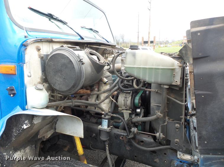 image for item L4667 2001 International 4700 mobile office truck with generator