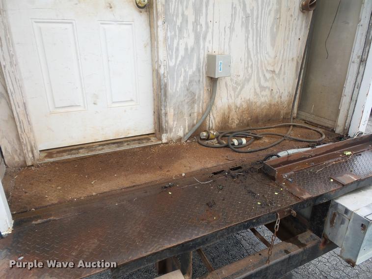 image for item L4667 2001 International 4700 mobile office truck with generator