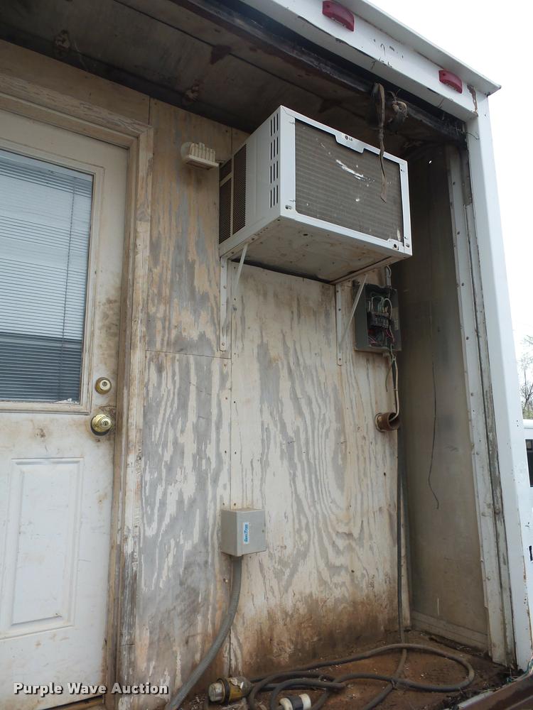 image for item L4667 2001 International 4700 mobile office truck with generator