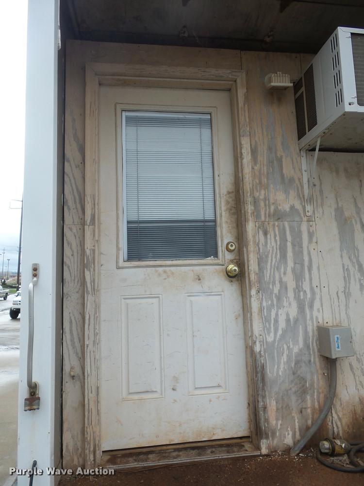 image for item L4667 2001 International 4700 mobile office truck with generator