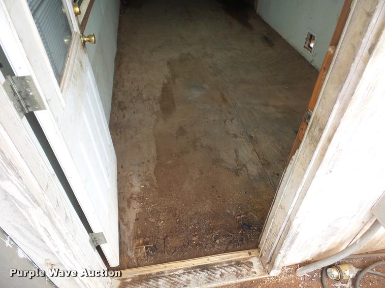 image for item L4667 2001 International 4700 mobile office truck with generator