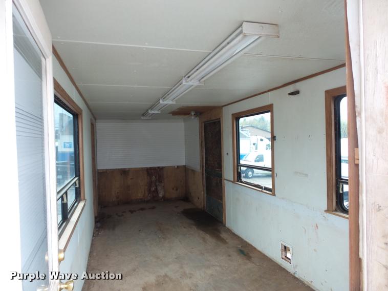 image for item L4667 2001 International 4700 mobile office truck with generator