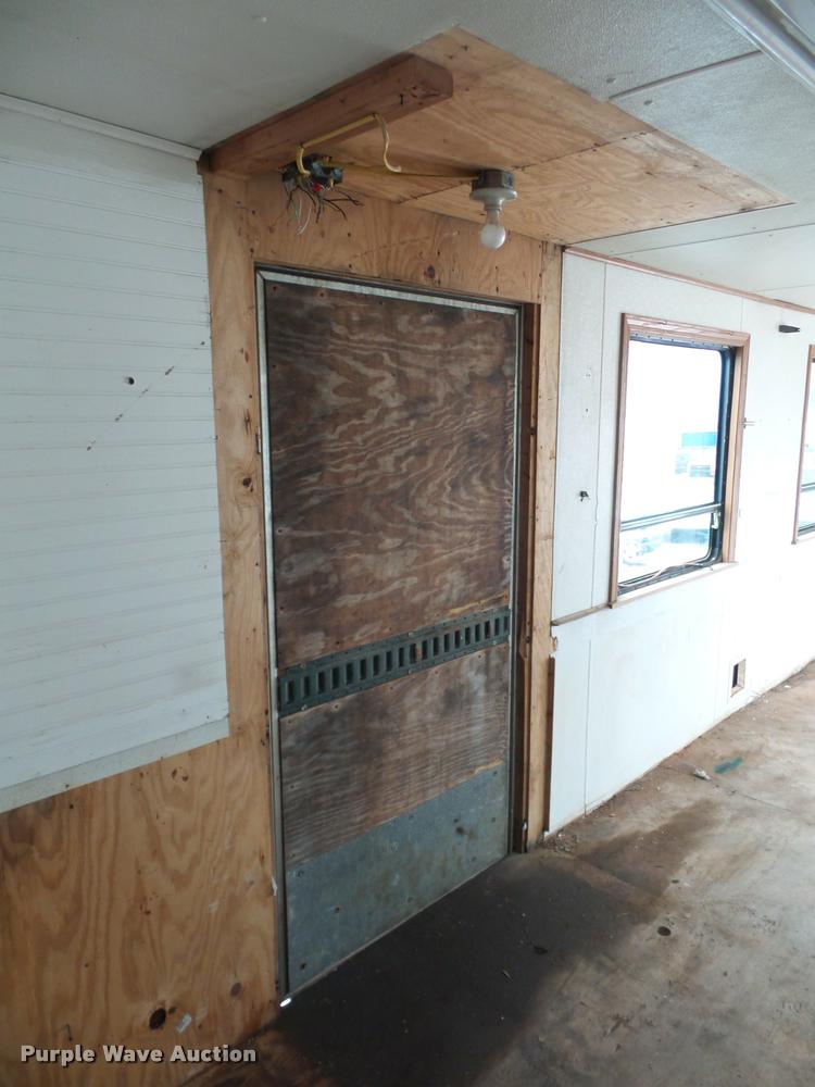 image for item L4667 2001 International 4700 mobile office truck with generator