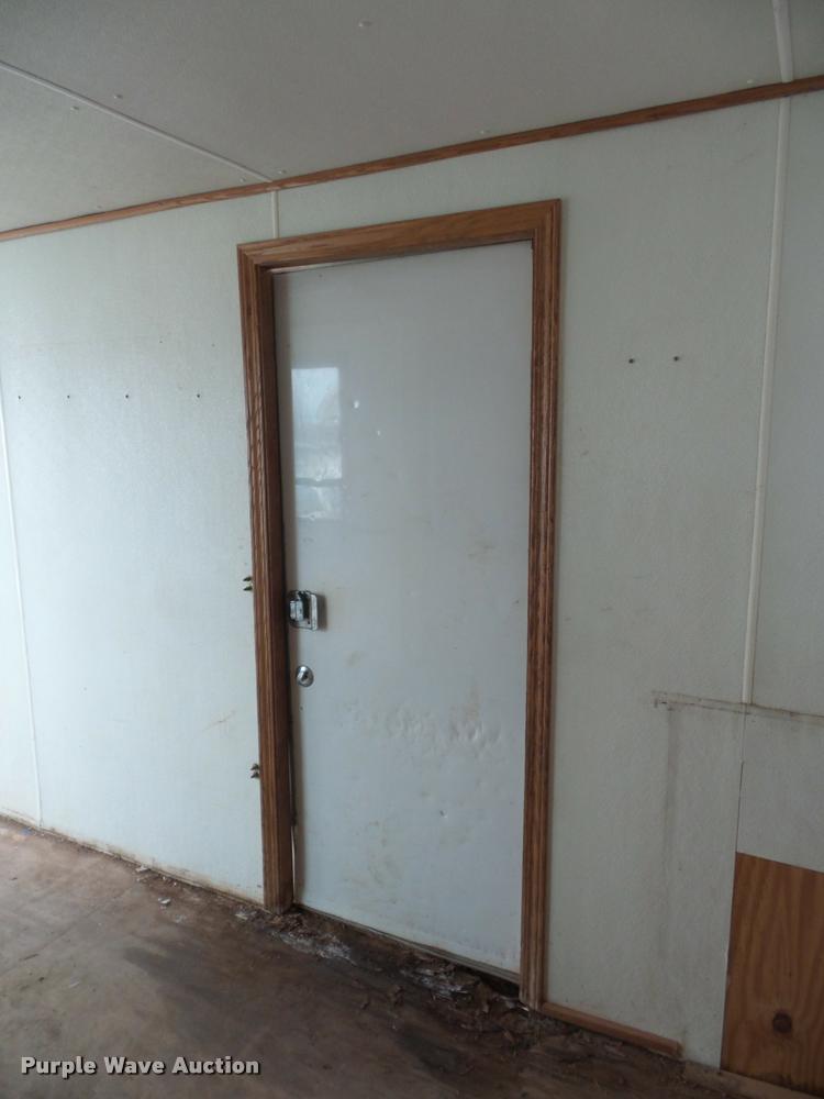 image for item L4667 2001 International 4700 mobile office truck with generator