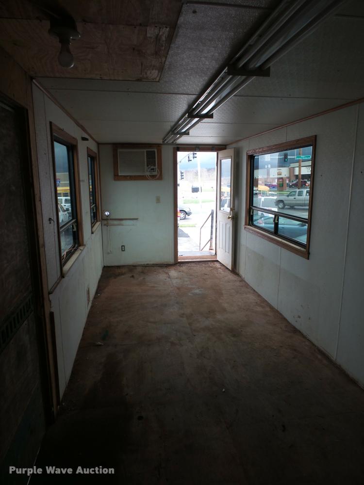 image for item L4667 2001 International 4700 mobile office truck with generator