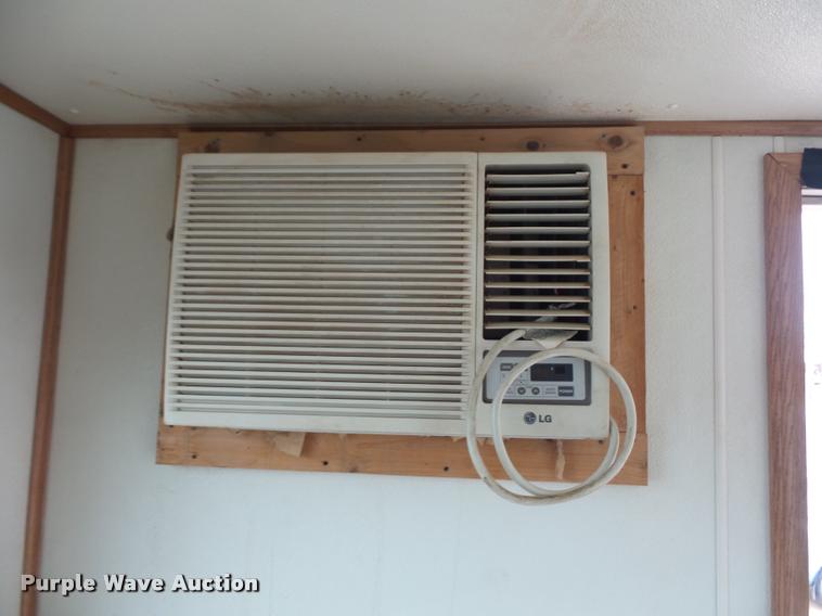 image for item L4667 2001 International 4700 mobile office truck with generator