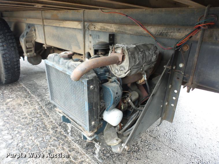 image for item L4667 2001 International 4700 mobile office truck with generator