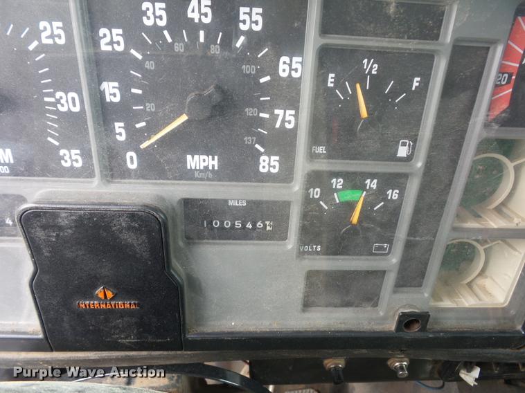 image for item L4667 2001 International 4700 mobile office truck with generator