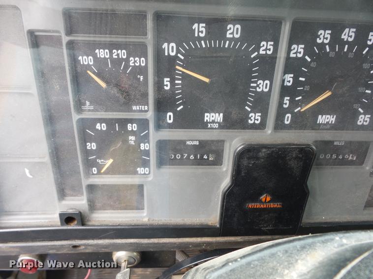 image for item L4667 2001 International 4700 mobile office truck with generator