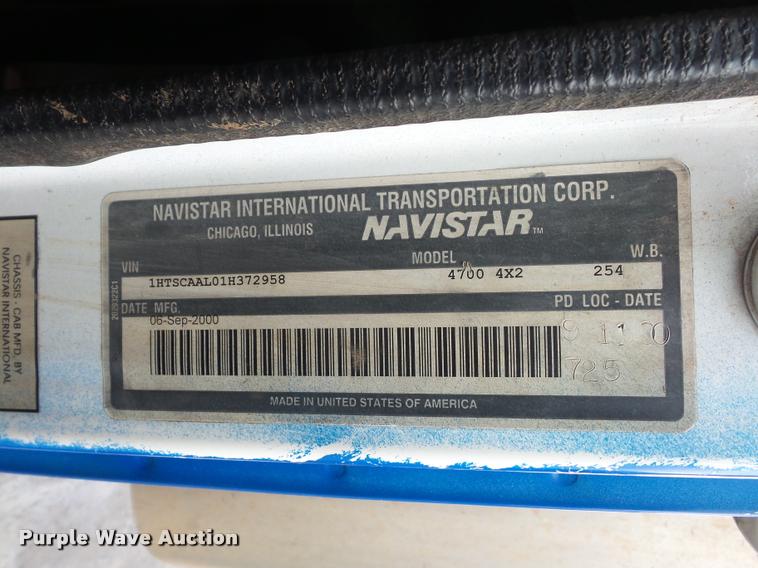 image for item L4667 2001 International 4700 mobile office truck with generator