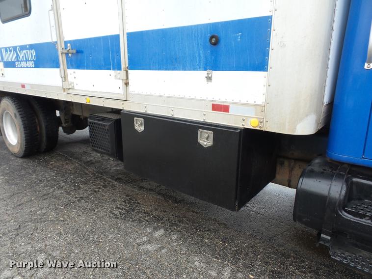 image for item L4667 2001 International 4700 mobile office truck with generator