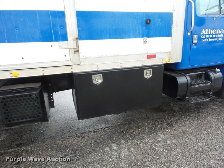 image for item L4667 2001 International 4700 mobile office truck with generator