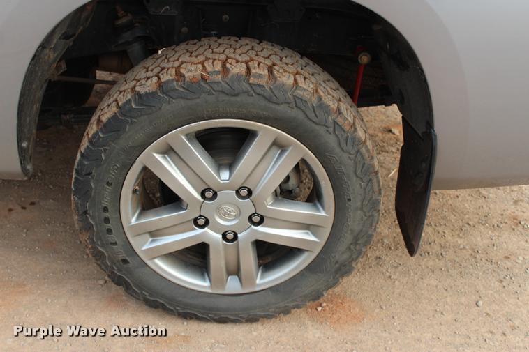 image for item L4957 2012 Toyota Tundra Limited CrewMax pickup truck