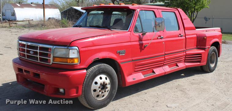 image for item L4964 1995 Ford F350 XLT Crew Cab pickup truck