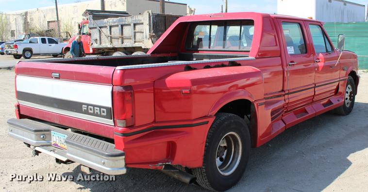 image for item L4964 1995 Ford F350 XLT Crew Cab pickup truck