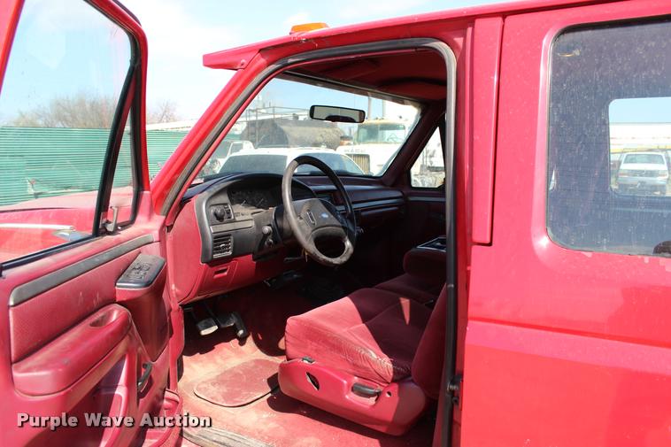 image for item L4964 1995 Ford F350 XLT Crew Cab pickup truck