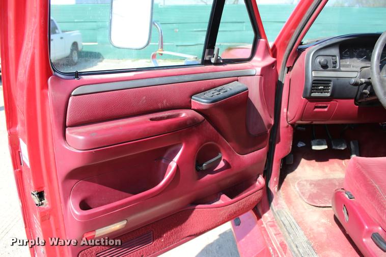 image for item L4964 1995 Ford F350 XLT Crew Cab pickup truck