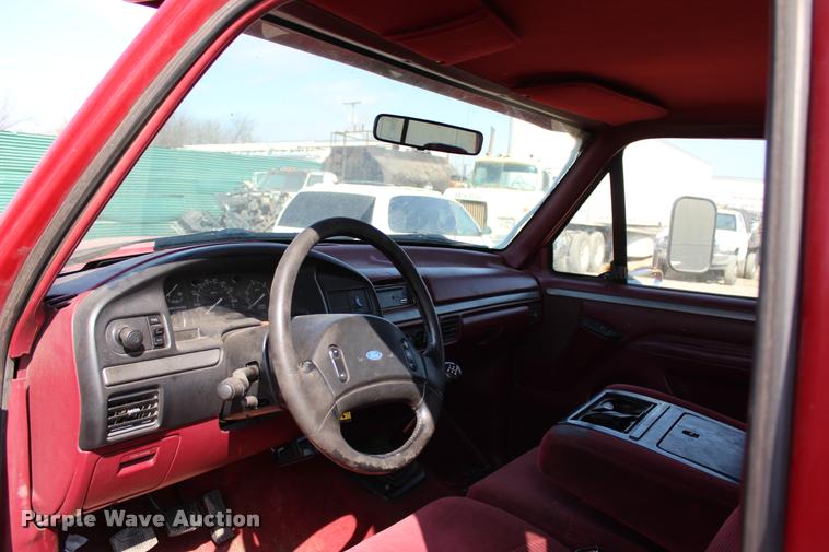 image for item L4964 1995 Ford F350 XLT Crew Cab pickup truck