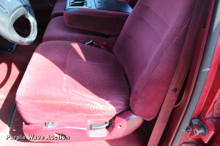 image for item L4964 1995 Ford F350 XLT Crew Cab pickup truck