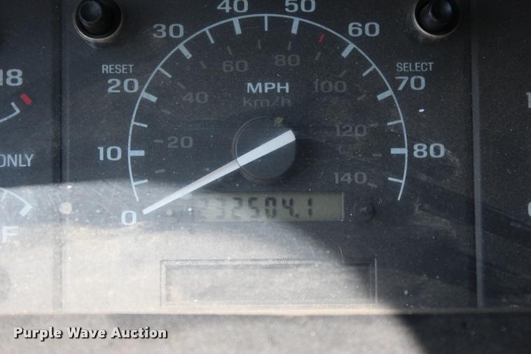 image for item L4964 1995 Ford F350 XLT Crew Cab pickup truck