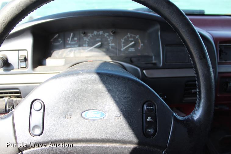 image for item L4964 1995 Ford F350 XLT Crew Cab pickup truck