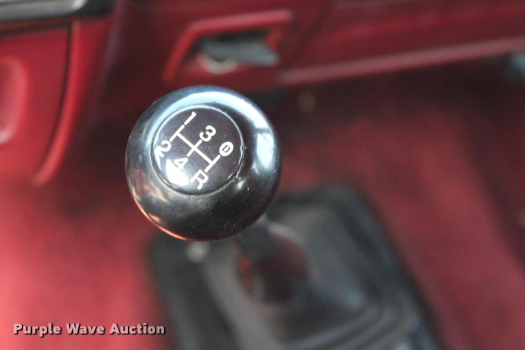 image for item L4964 1995 Ford F350 XLT Crew Cab pickup truck