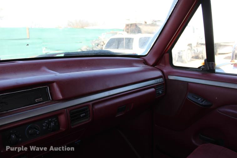 image for item L4964 1995 Ford F350 XLT Crew Cab pickup truck