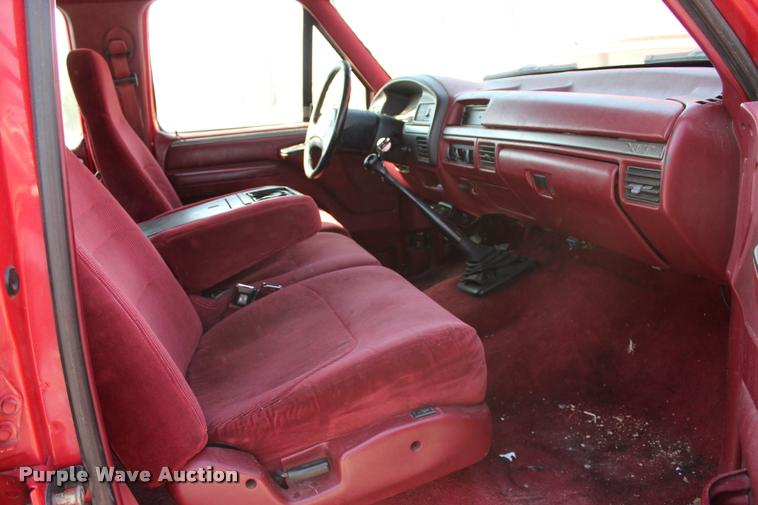 image for item L4964 1995 Ford F350 XLT Crew Cab pickup truck