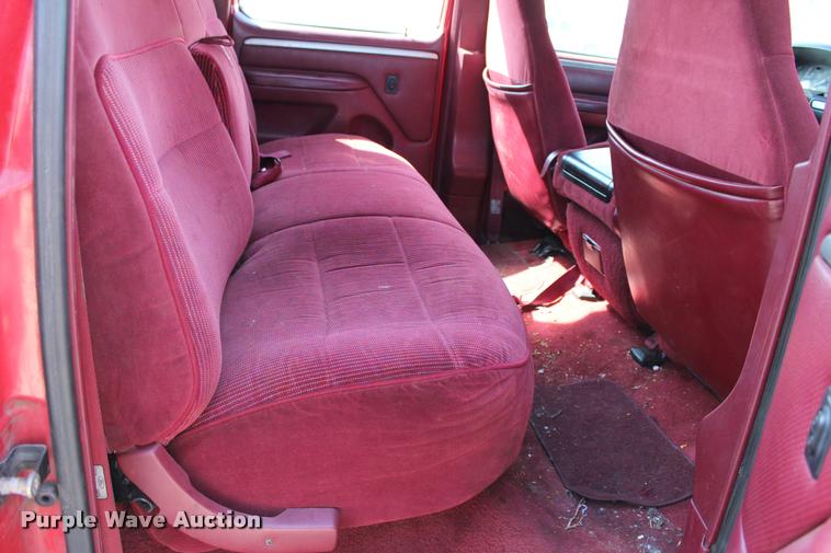 image for item L4964 1995 Ford F350 XLT Crew Cab pickup truck